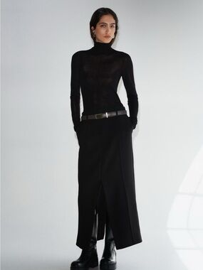 H&M STUDIO
NWT BLACK WOOL MIDI SKIRT
